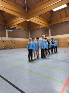 Fußballmanschaft der HHS auf dem Feld. 